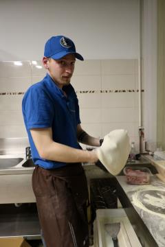 Naj picopek Slovenije 2024 Jaka Valenčič med pripravo testa s